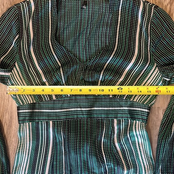 Tahari Women's Green Silk V-Neck Empire Waist Tie Back Dress Size 4 - Picture 6 of 10